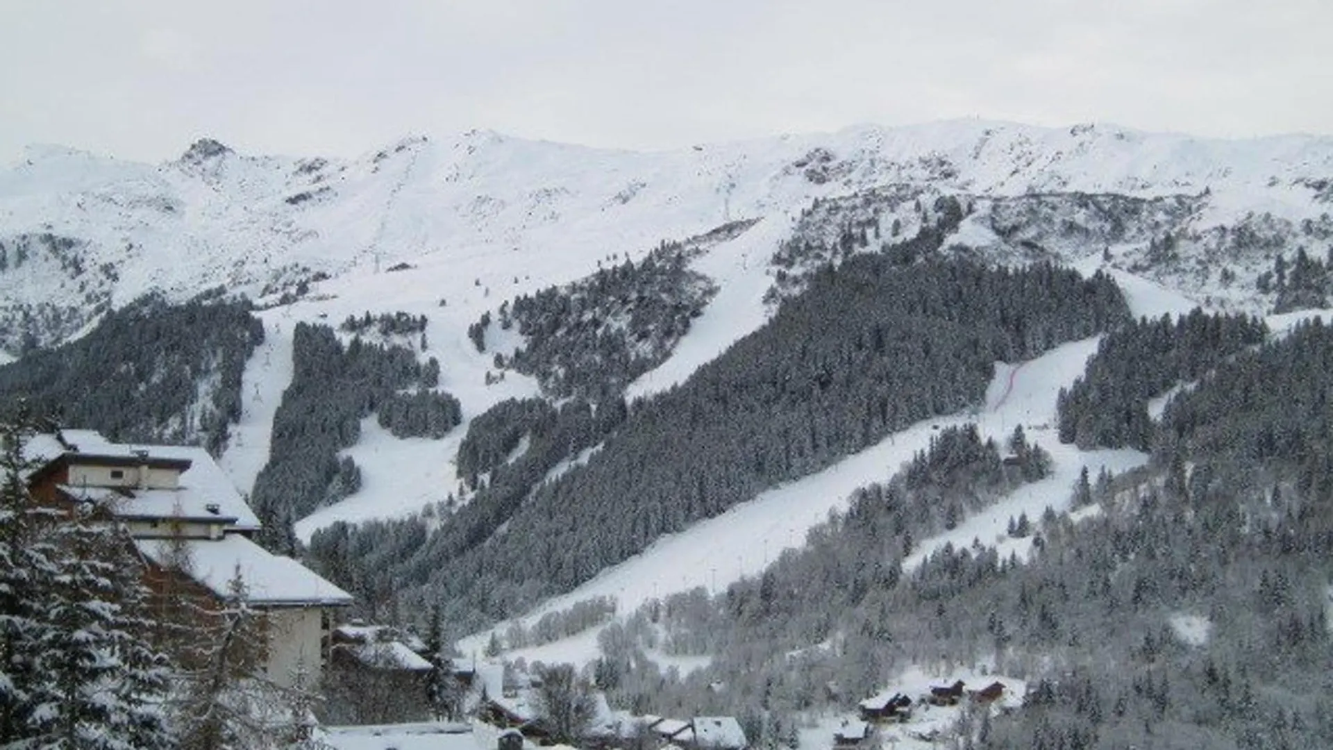 Apartament Duplex 5 Pieces Avec Mezzanine, Parking Et Proche Des Pistes A Meribel - Fr-1-180-635 Les Allues Francja